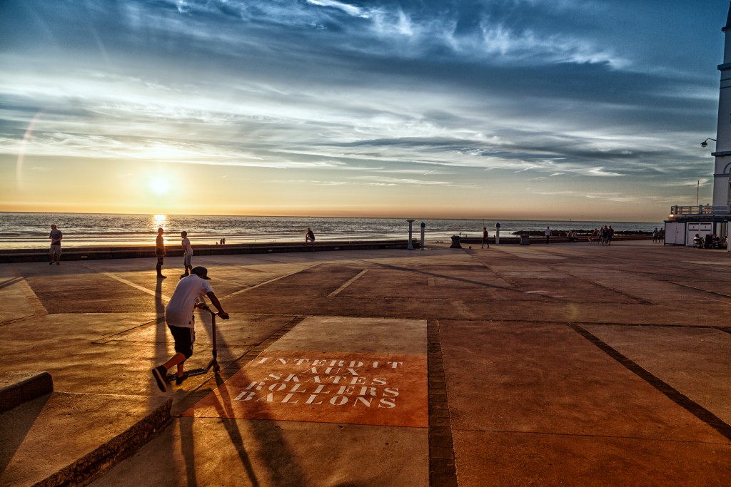 Un soir d'été sur la digue de Wimereux